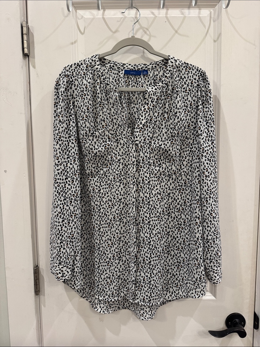 Apt. Women’s Leopard Print Hidden Button-Front Blouse with V-Neckline 2 Pockets